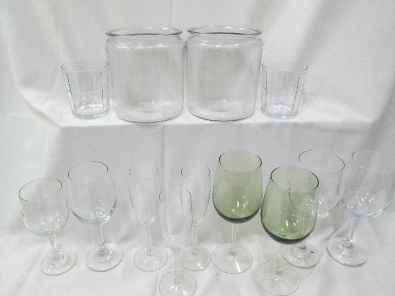 Lot of assorted glassware...