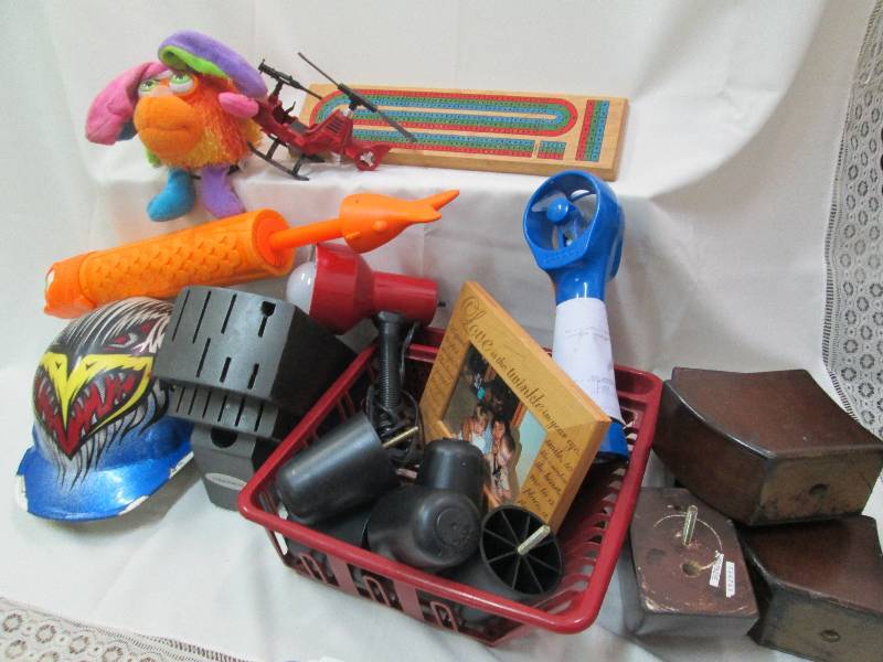 Lot of toys and household items...