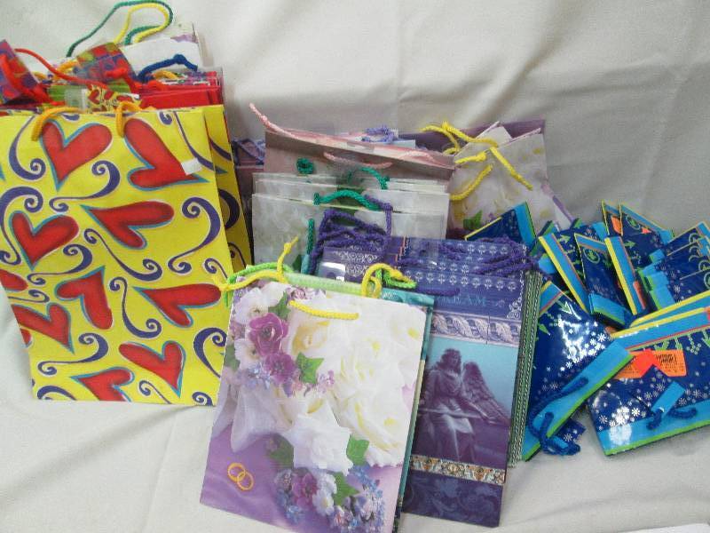 Large lot of new gift bags in 3 siz...