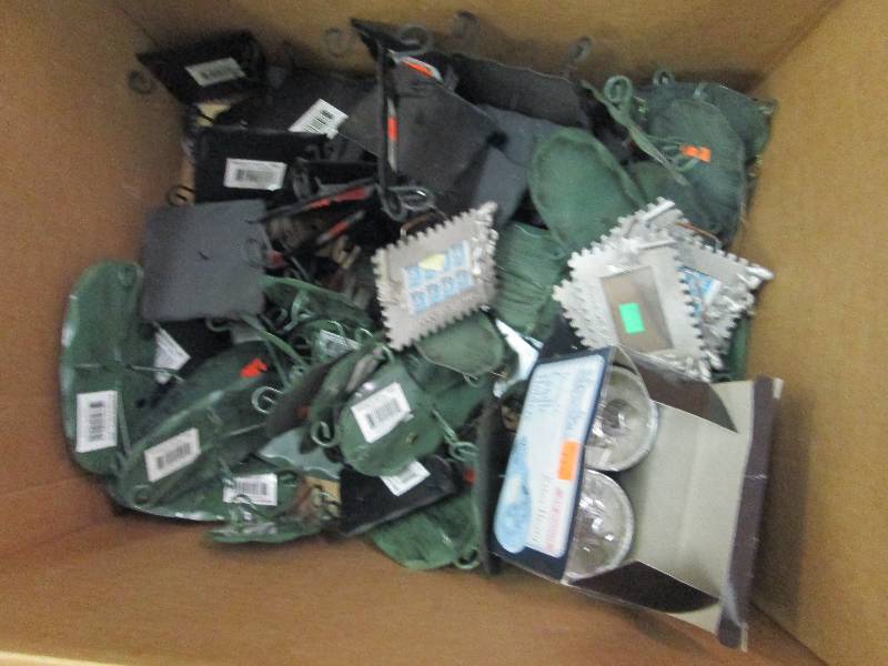 Large lot of 2 types of metal pilla...