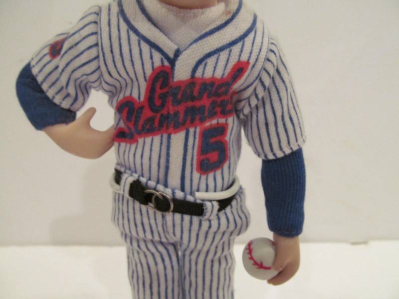 Twins figurine