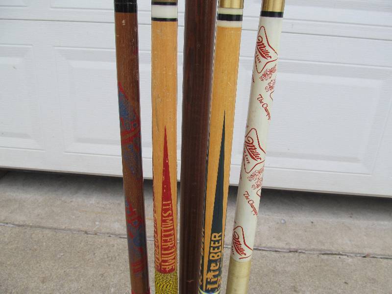 Pool cue holder
