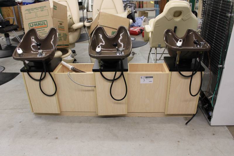 lot 3 image: Hair Wash Station