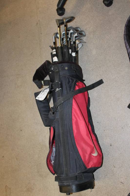 lot 35 image: Assorted Golf Club Set