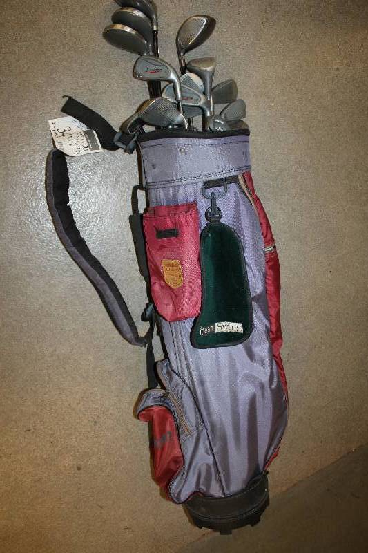 lot 34 image: Assorted Golf Club Set
