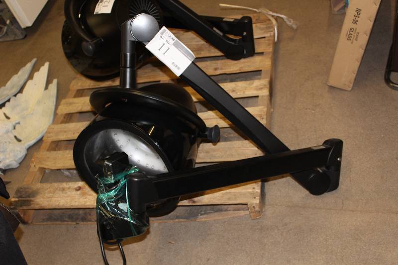 lot 11 image: Salon Hair Dryer