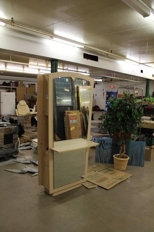lot 16 image: Double Sided Styling Station with tool holders