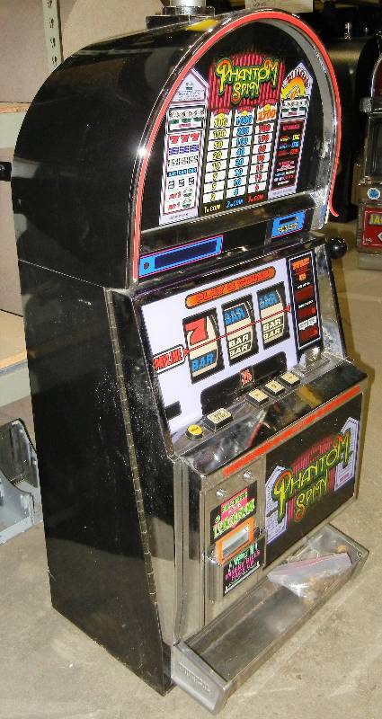 UNIVERSAL PHANTOM SPIN REEL SLOT MACHINE