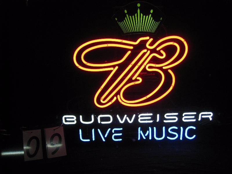 lot 9 image: Budweiser King B Live Music - beautiful red, white and blue