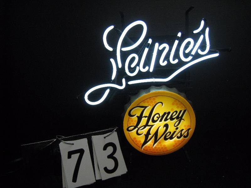 lot 73 image: Leinies Honey  Weiss neon- looks new