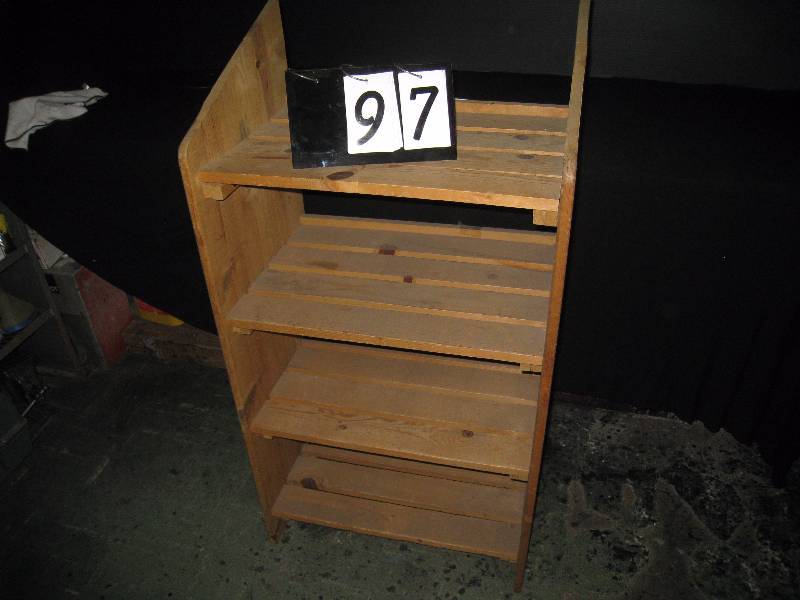 lot 97 image: Leinenkugels wooden display shelf