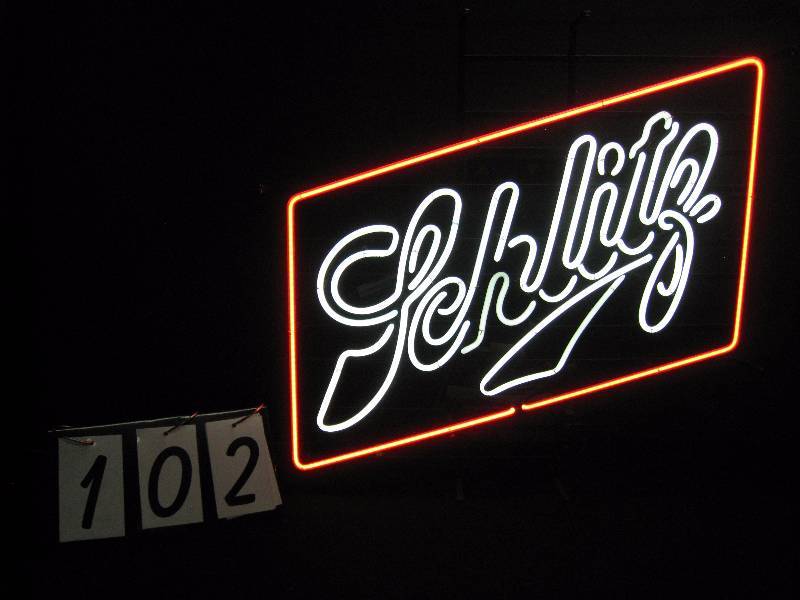 lot 102 image: Schlitz neon - nice, like new