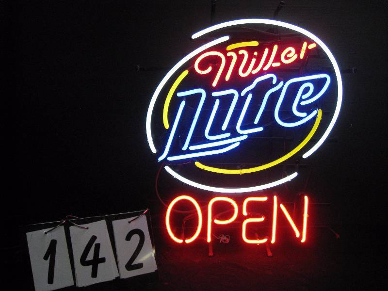 lot 142 image: Miller Lite with Open neon, works great