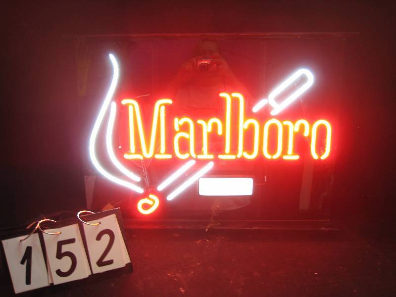 lot 152 image: Marlboro neon - very clean, like new