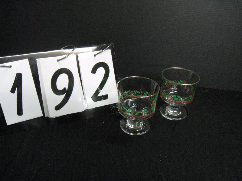 lot 192 image: Arbys Christmas collection hollyberry gold rimmed sherbet glasses - excellent condition