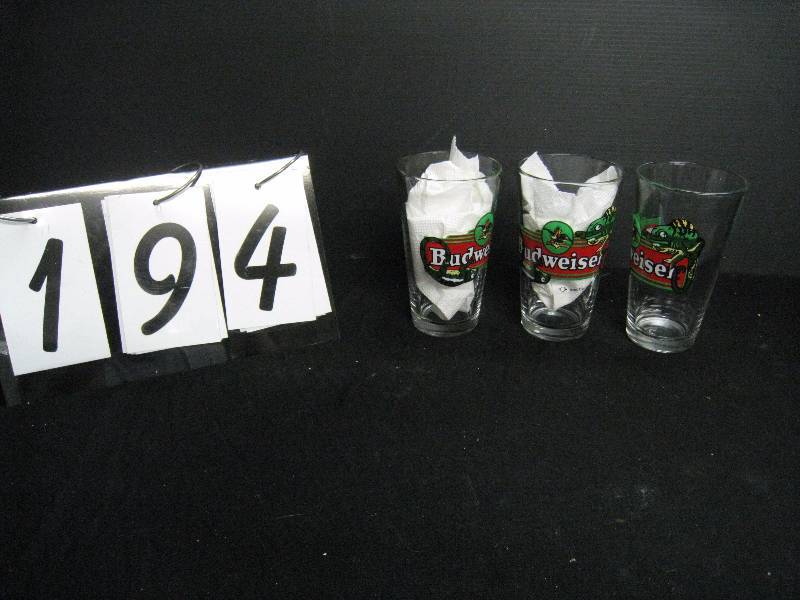 lot 194 image: 1997 Budweiser Louie the Lizard beer pints (3)