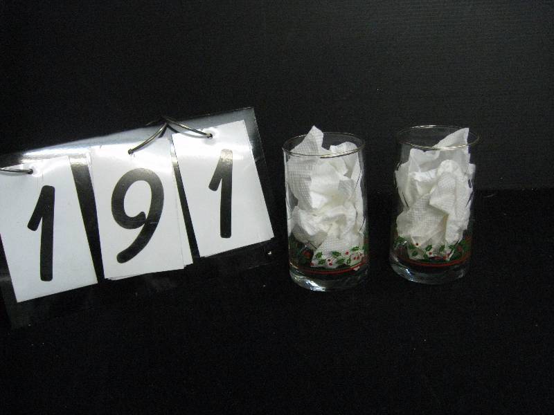 lot 191 image: Arbys 1991 Christmas collection hollyberry gold rimmed glasses (2)