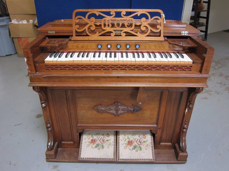 lot 2 image: Vintage Organ