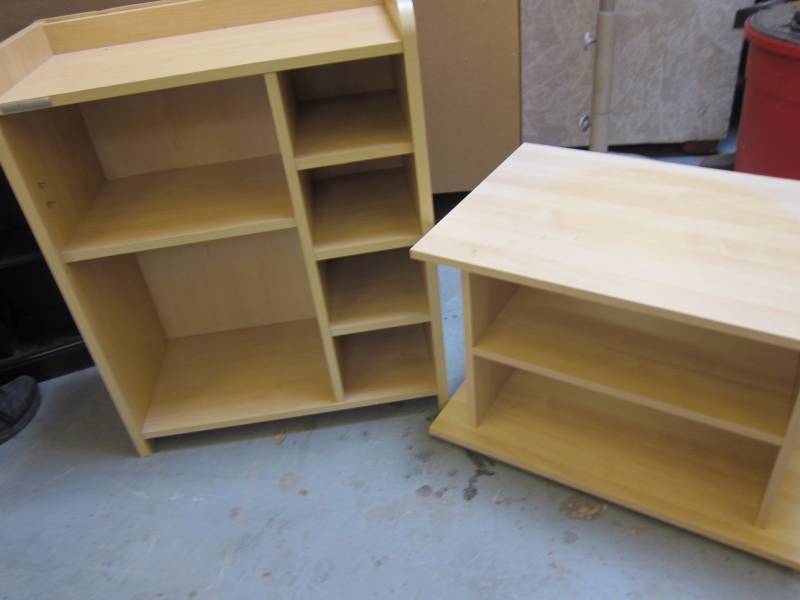 lot 10 image: Closet Organizers