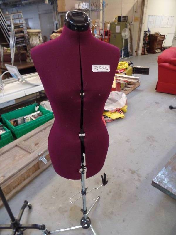 lot 22 image: Dressmakers Mannequin