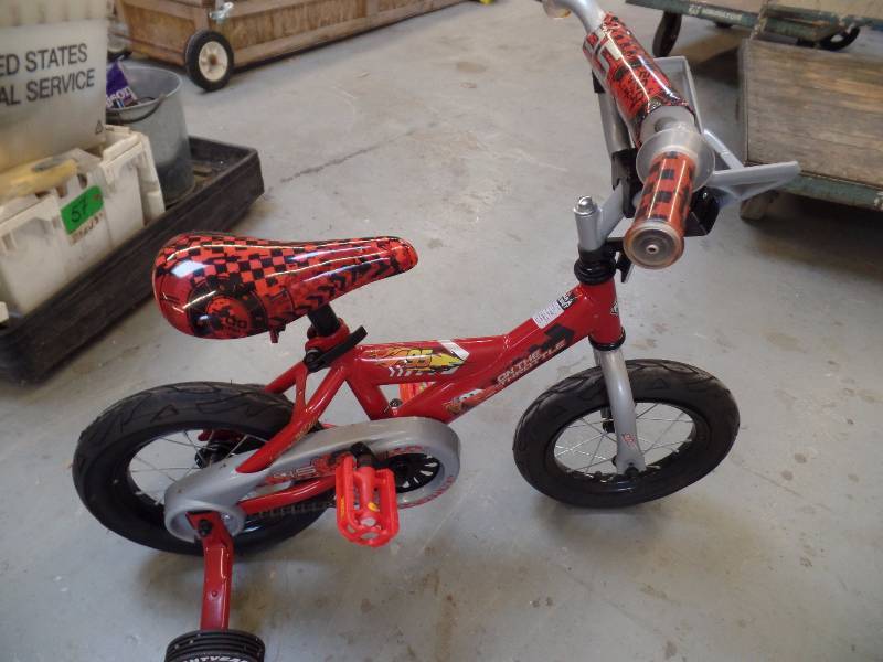 lot 26 image: Kids Lightning McQueen Starter Bike