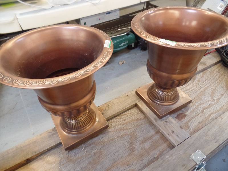lot 34 image: Pair of Planters