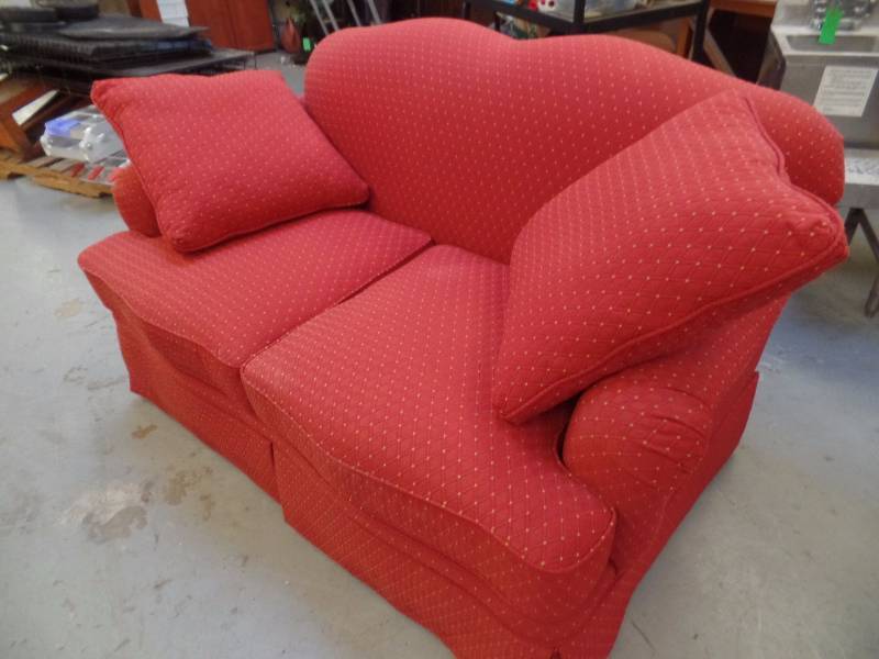 lot 48 image: Love Seat