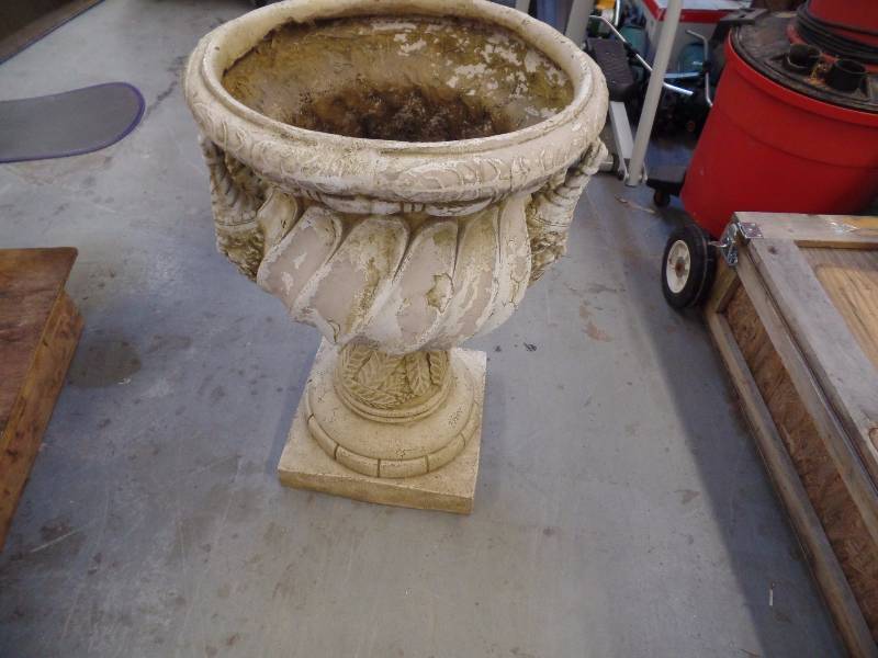 lot 49 image: Planter