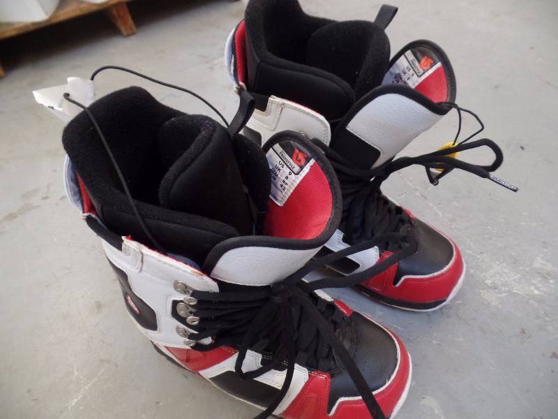 lot 51 image: Ski Boots