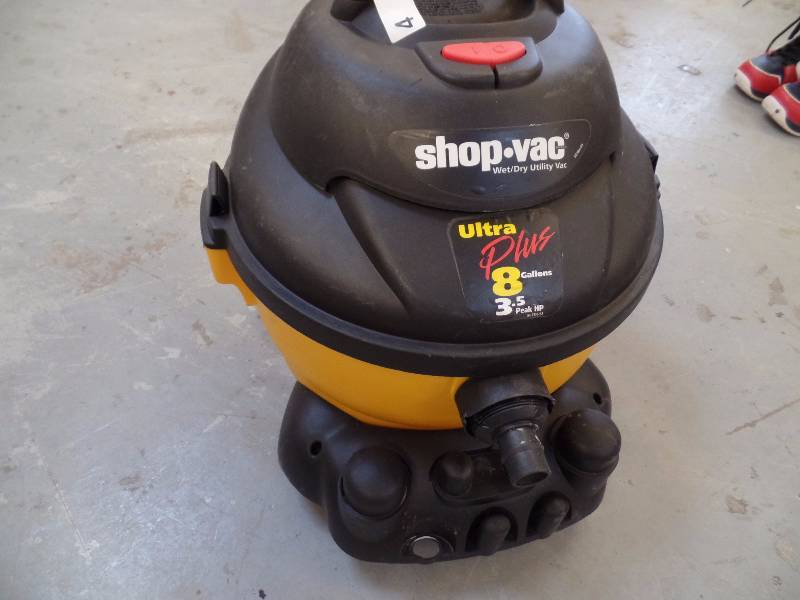 lot 52 image: Wet  Dry Shop Vac