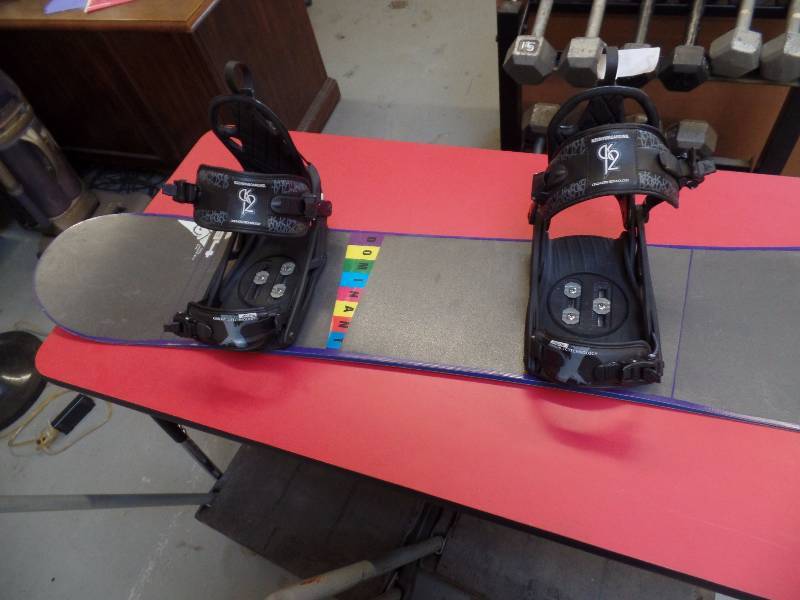 lot 54 image: Snowboard