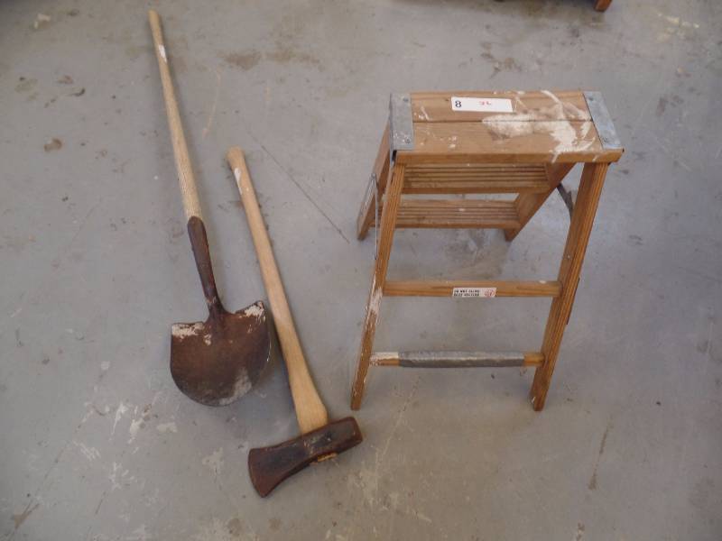 lot 58 image: Stepladder and Tools