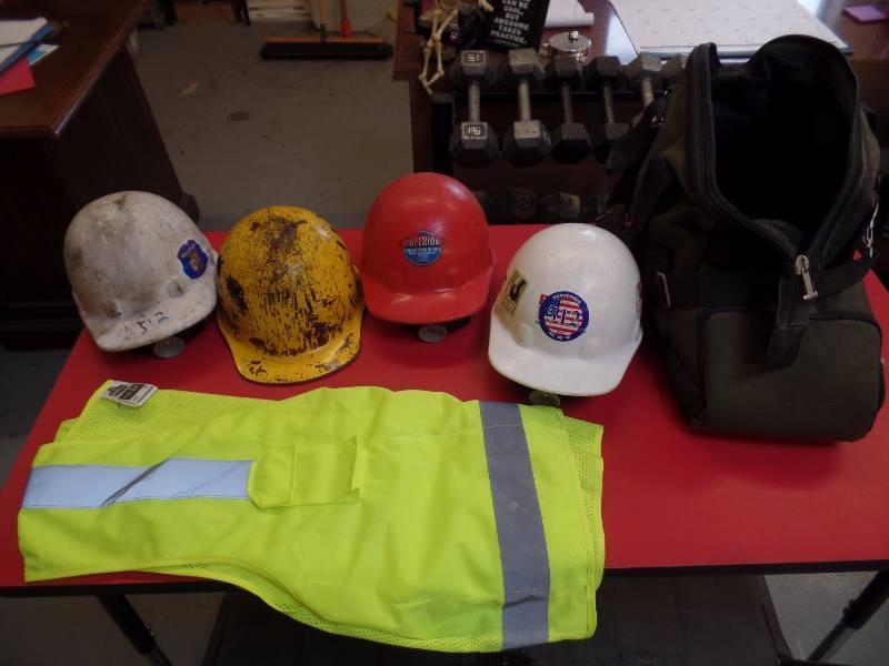 lot 60 image: Hard Hats, Vest and Carry Bag