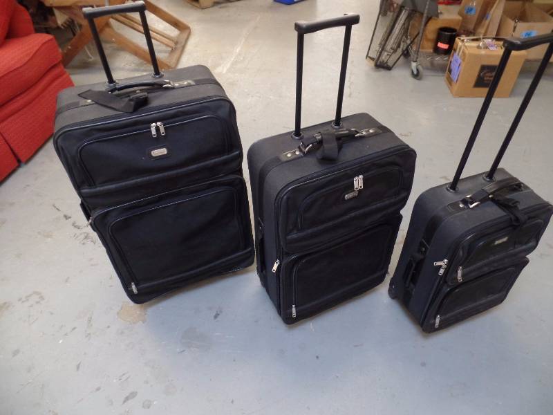 lot 80 image: Three-Piece Luggage Set