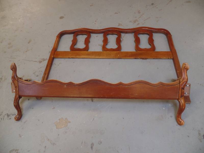 lot 81 image: Twin Headboard and Footboard