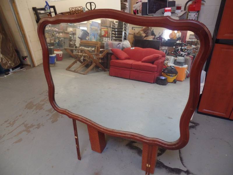 lot 82 image: Mirror