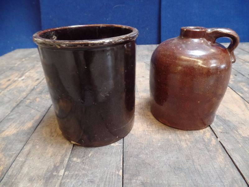 lot 100 image: Two Pieces of Crockery