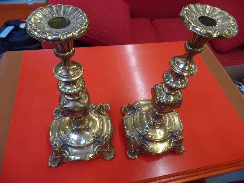 lot 102 image: Pair of Ornate Metal Candle Sticks