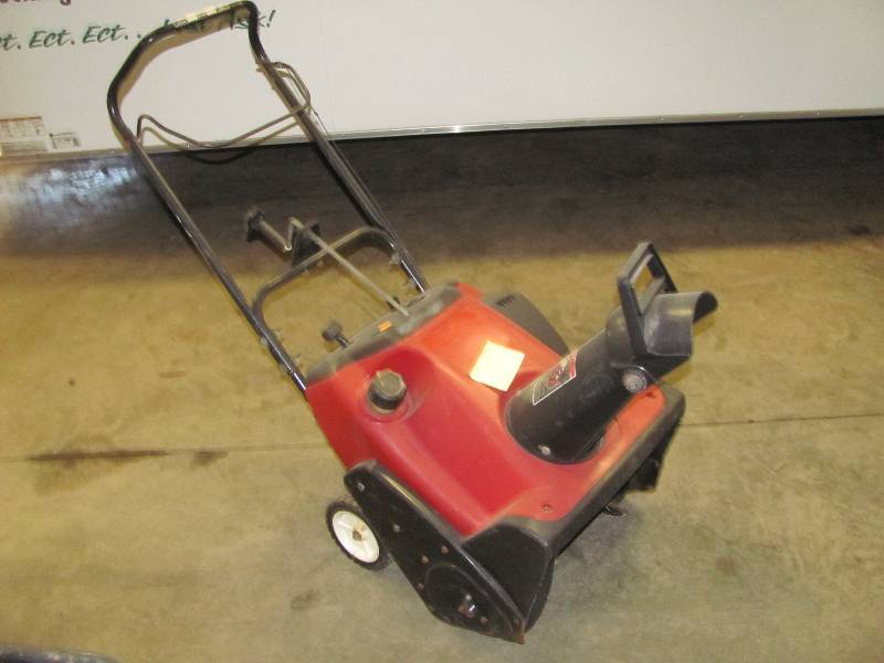 lot 4 image: TORO Snowblowers