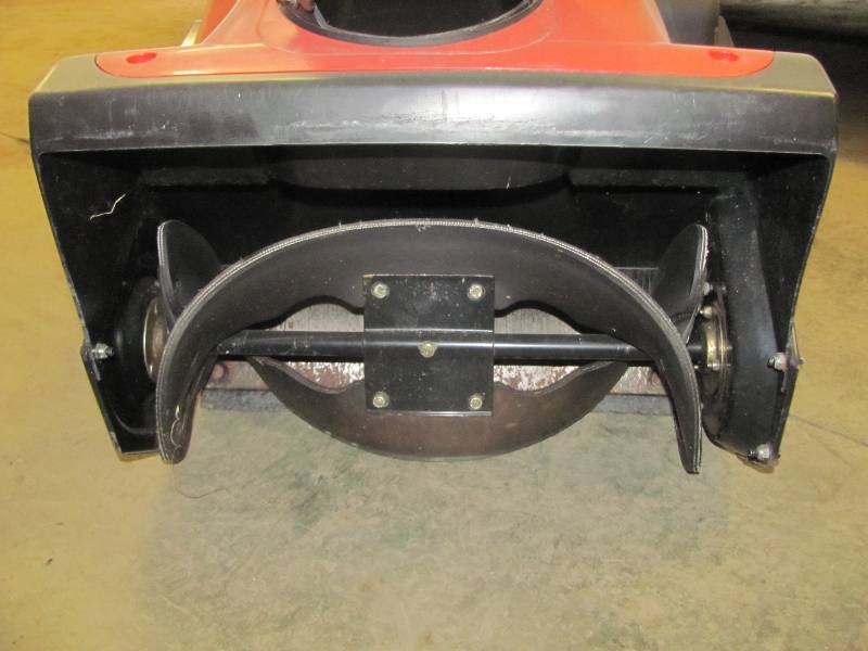 lot 5 image: TORO Snowblowers