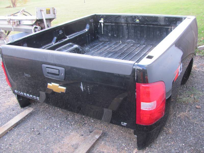 lot 19 image: Pickup Box