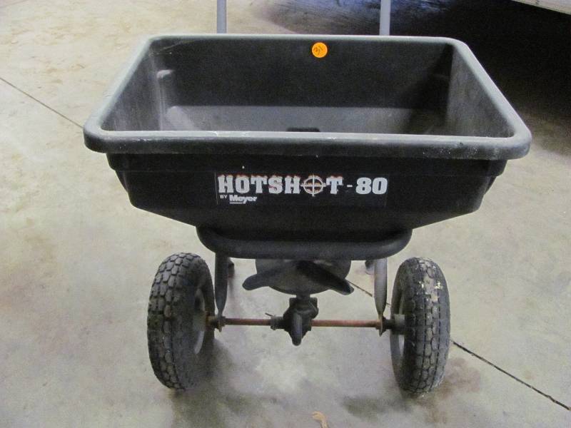 lot 31 image: Lawn & Garden