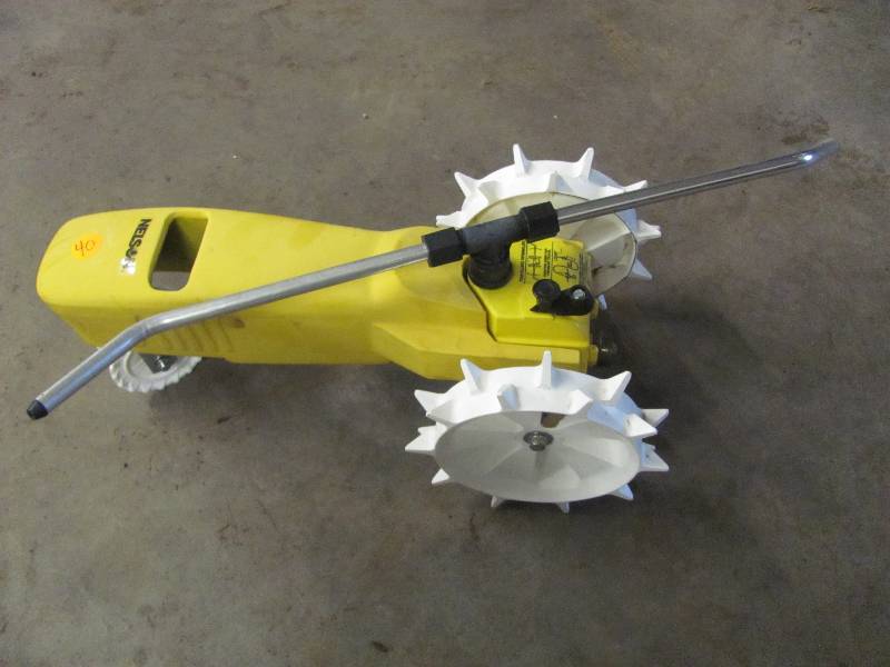 lot 40 image: Lawn & Garden