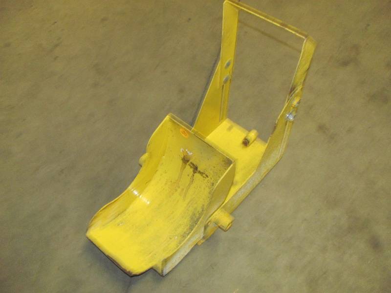 lot 43 image: Lawn & Garden