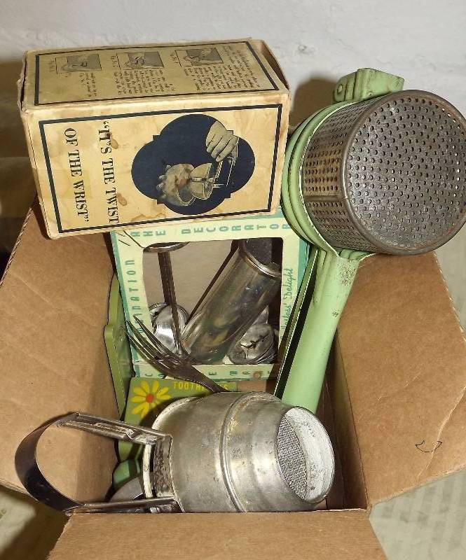 lot 224 image: Vintage Kitchenware Lot