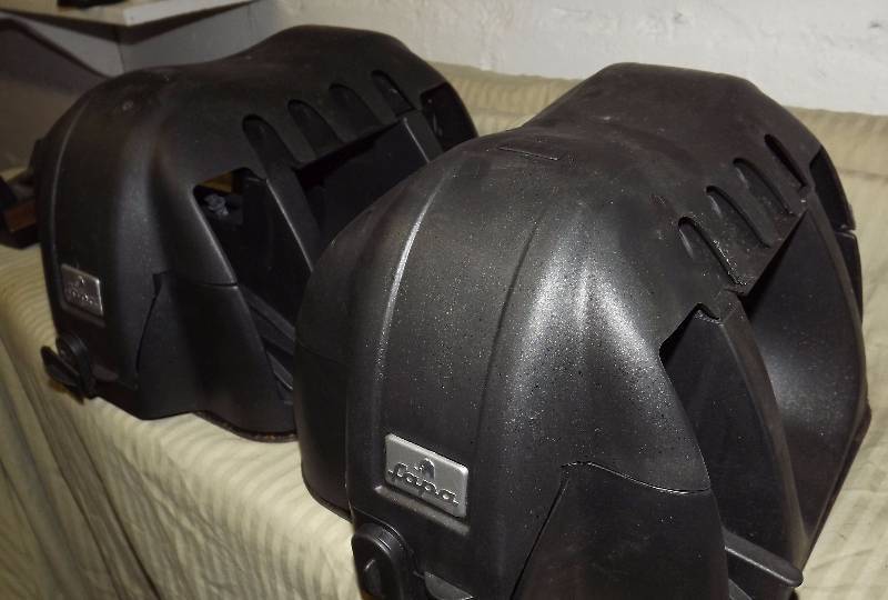 lot 229 image: Fapa Magnetic Ski Rack Car Top Holders