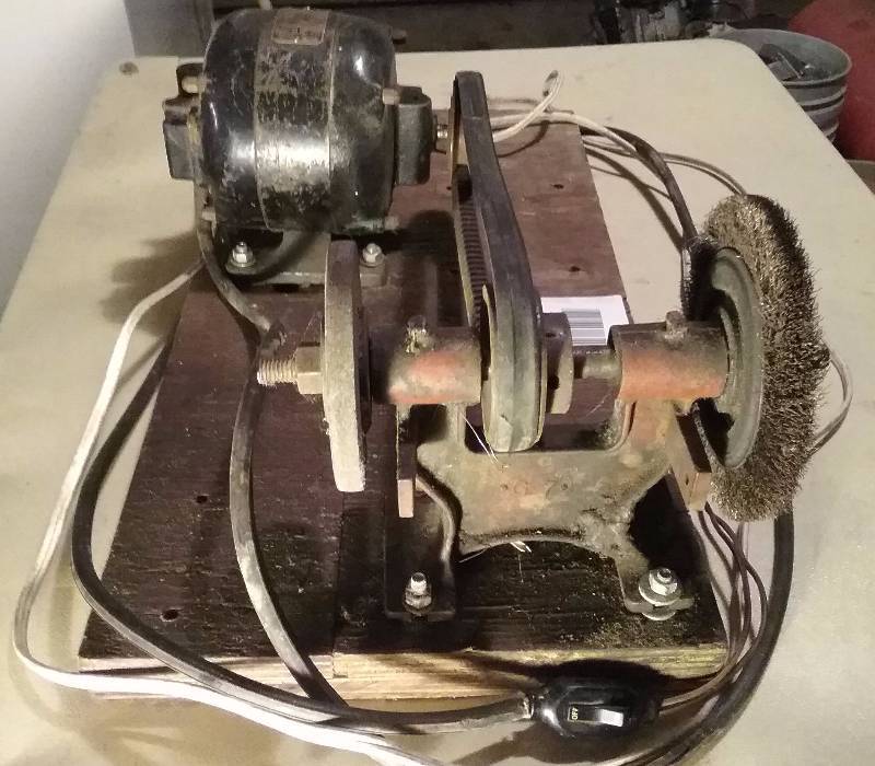 lot 209 image: Vintage A-C Motor Model 28206 - RUNS