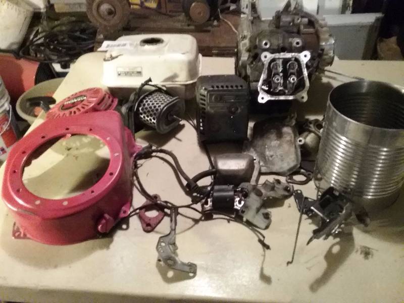lot 220 image: Honda 5.5 HP Engine Motor