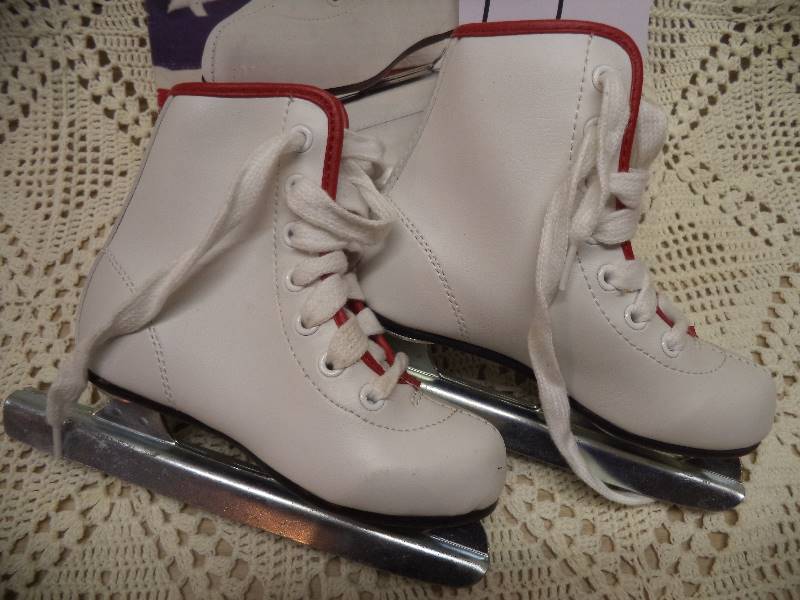 lot 11 image: American Little Rocket Beginners Skates, Girl Child Size 9