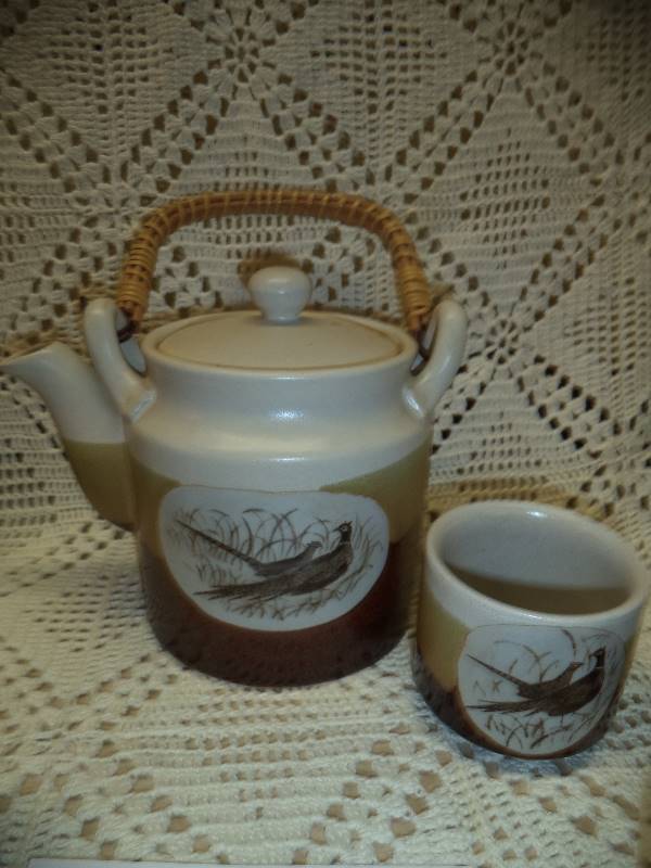 lot 19 image: Otagiri Japan Pheasant Pottery Tea PotCups - From Wild Wings